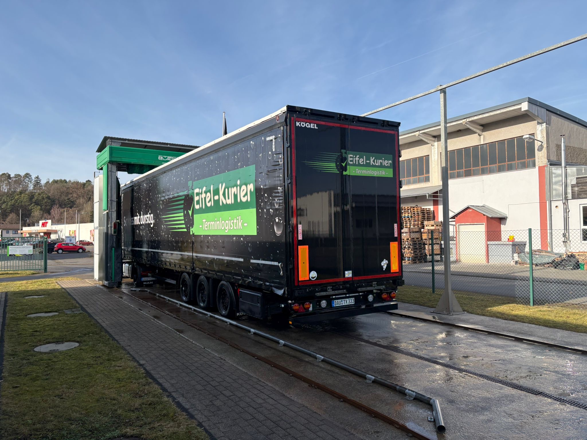 Automatische LKW-Waschanlage für Busse und LKWs